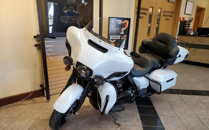 2024 Harley-Davidson Ultra Limited White Onyx Pearl - Black Finish