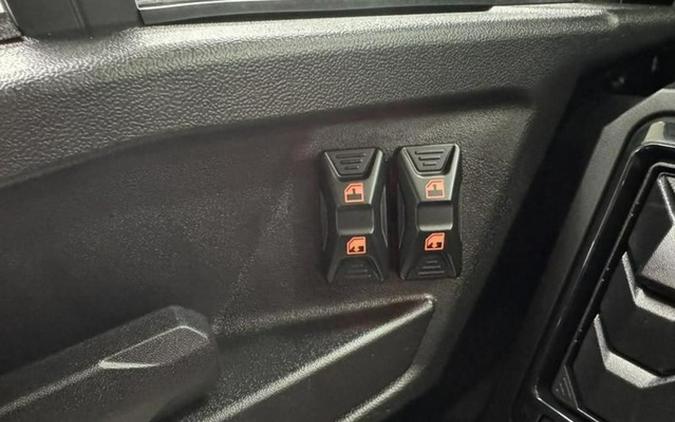 2026 Can-Am Defender XT CAB HD11