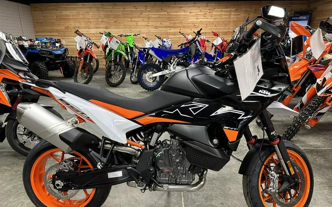 2024 KTM 890 SMT