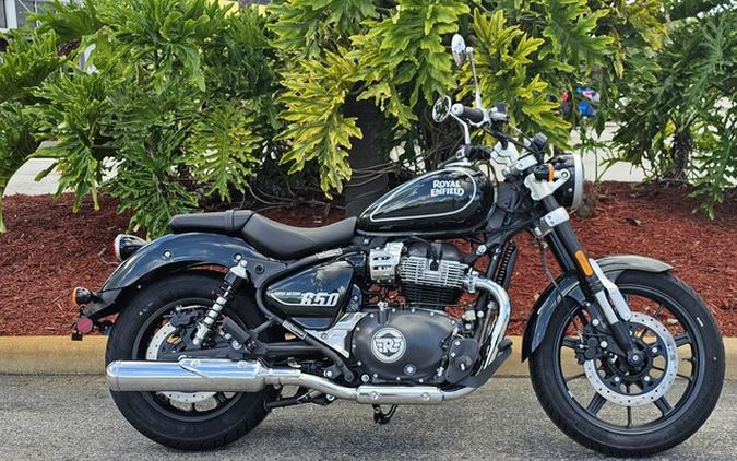 2024 Royal Enfield Super Meteor 650 Review [17 Fast Facts]