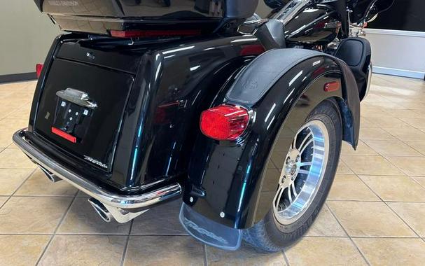 2016 Harley-Davidson® FLHTCUTG - Tri Glide® Ultra
