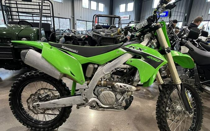 2023 Kawasaki KX250 First Look [8 Fast Facts for Motocross Racing]