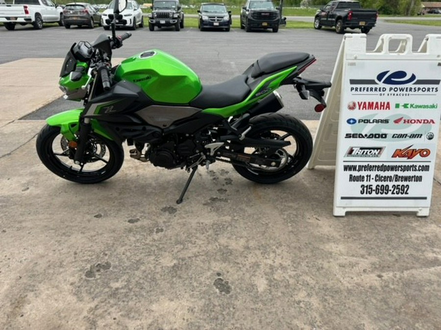 2024 Kawasaki Z500 ABS Candy Lime Green/Metallic Flat Spark Black/Metallic Graphite Gray