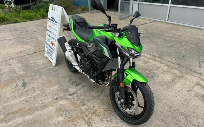 2024 Kawasaki Z500 ABS Candy Lime Green/Metallic Flat Spark Black/Metallic Graphite Gray