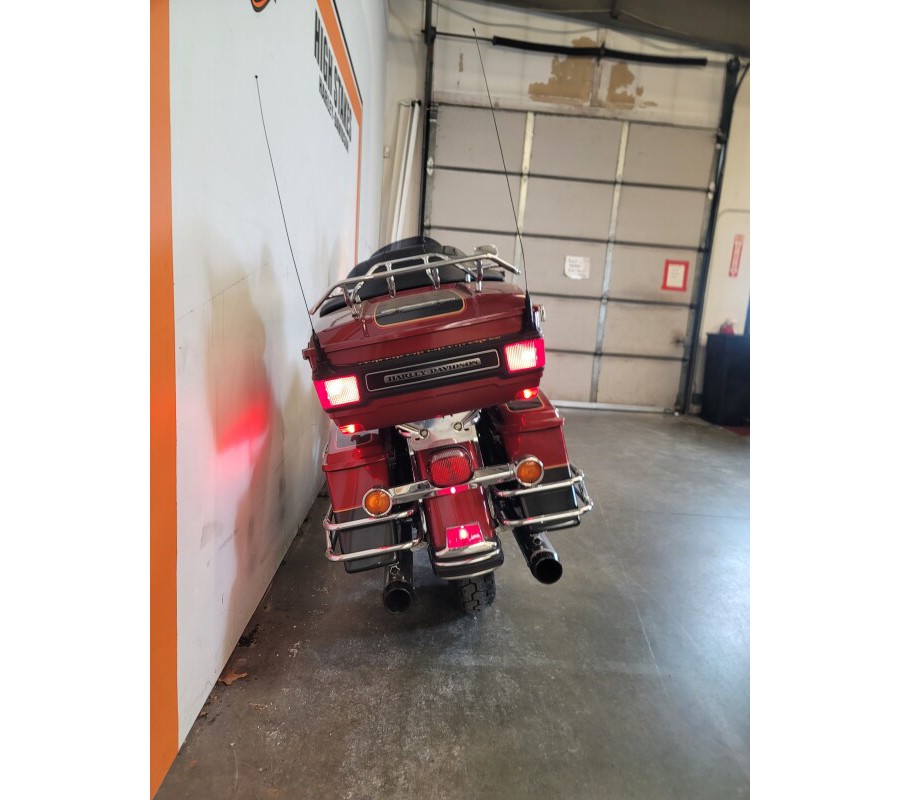 2007 Harley-Davidson® Electra Glide® Ultra Classic® Red & Black Pearl Two-Tone FLHTCU