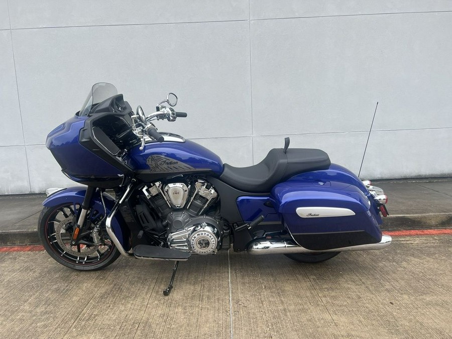 2023 Indian Motorcycle® Challenger® Limited Spirit Blue Metallic / Black Metallic