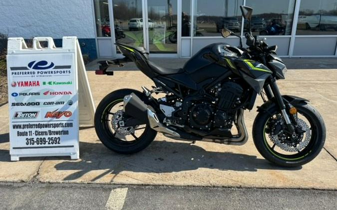 2024 Kawasaki Z900 ABS Metallic Spark Black/Metallic Matte Dark Gray