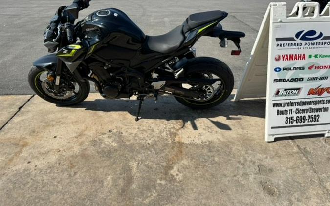 2024 Kawasaki Z900 ABS Metallic Spark Black/Metallic Matte Dark Gray