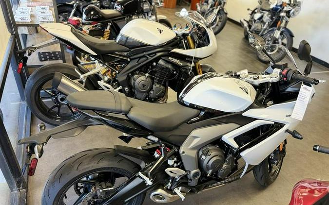 2025 Triumph Daytona 660 Snowdonia White/Sapphire Black