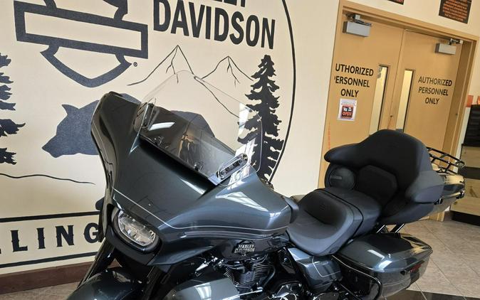 2026 Harley-Davidson® Street Glide Limited Iron Horse Metallic Black Trim