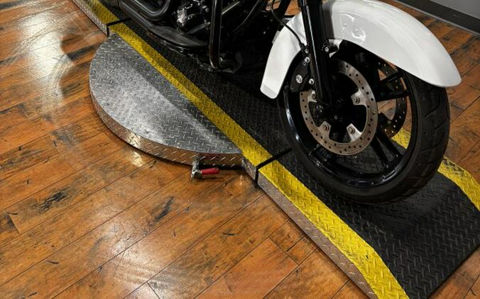 2016 Harley-Davidson® Street Glide® Special CRUSHED ICE PRL