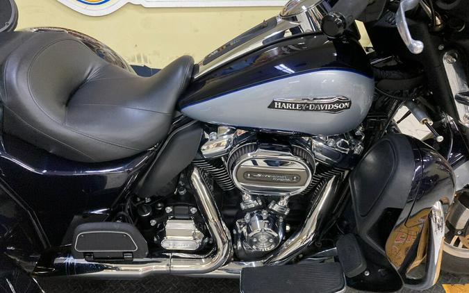 2020 Harley-Davidson® Tri Glide® Ultra Midnight Blue/Barracuda Silver FLHTCUTG