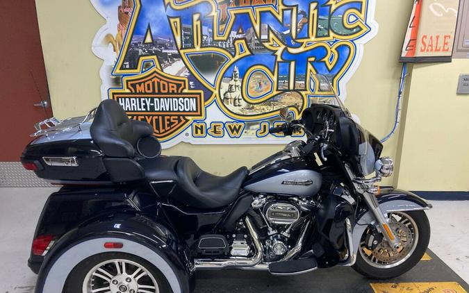 2020 Harley-Davidson® Tri Glide® Ultra Midnight Blue/Barracuda Silver FLHTCUTG