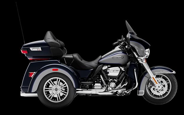 2020 Harley-Davidson® Tri Glide® Ultra Midnight Blue/Barracuda Silver FLHTCUTG