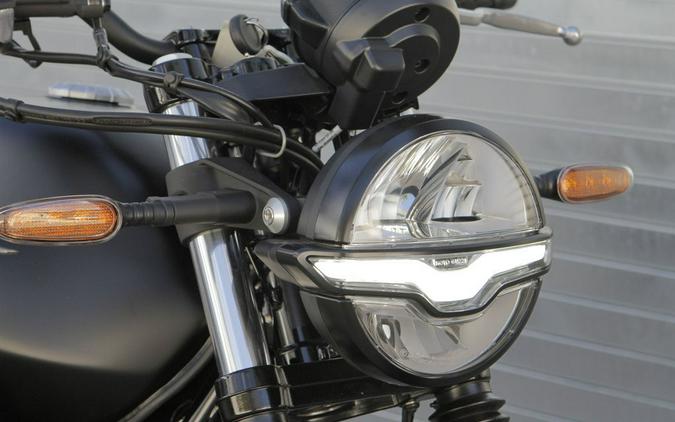 2027 Moto Guzzi V7 Stone