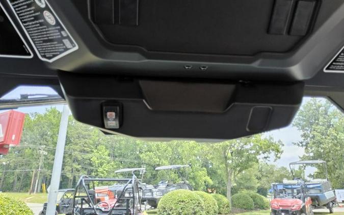 2026 Can-Am® Defender MAX DPS CAB HD10