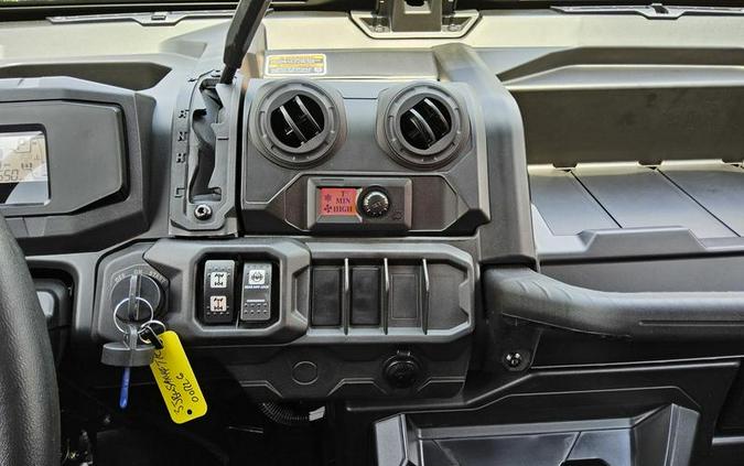 2026 Can-Am® Defender MAX DPS CAB HD10