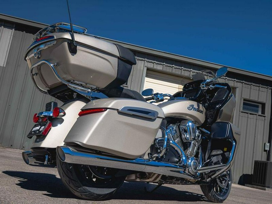 2026 Indian Motorcycle® Pursuit® Limited 112 w/PowerBand Audio Silver Quartz Metallic