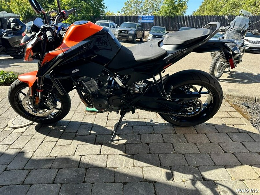 2021 KTM Duke 890