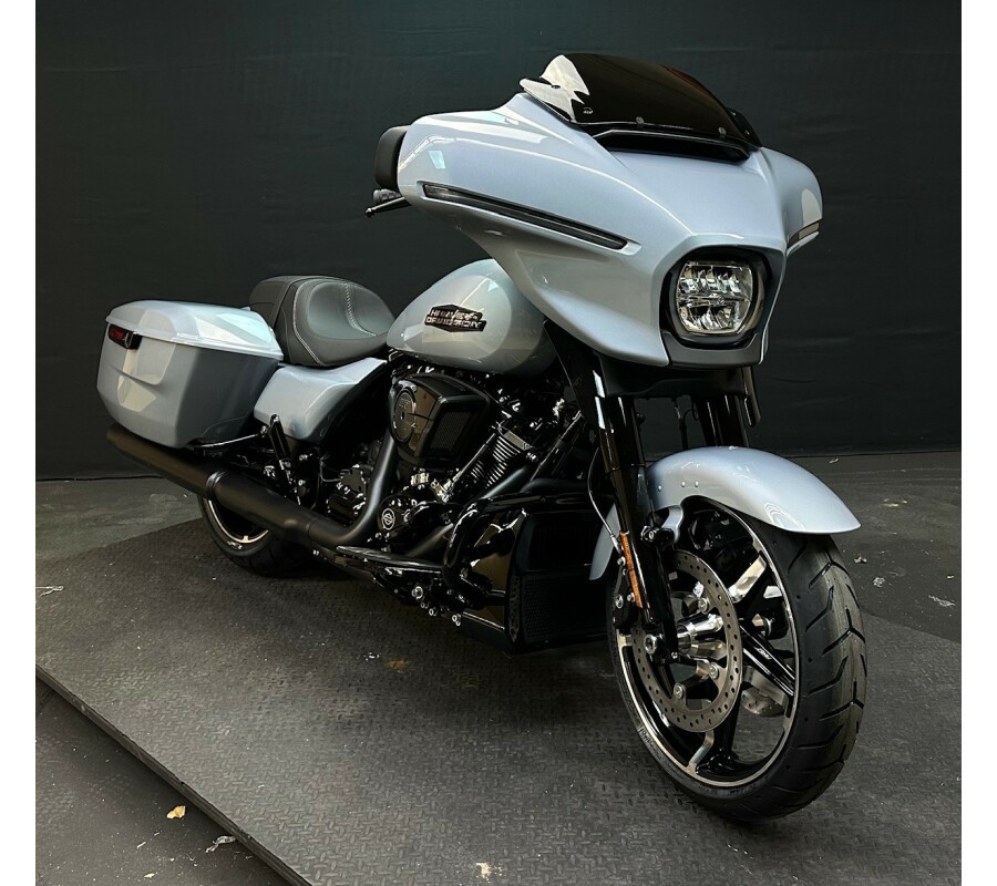 Harley-Davidson Street Glide® 2024 FLHX ATLAS SLV MTLIC