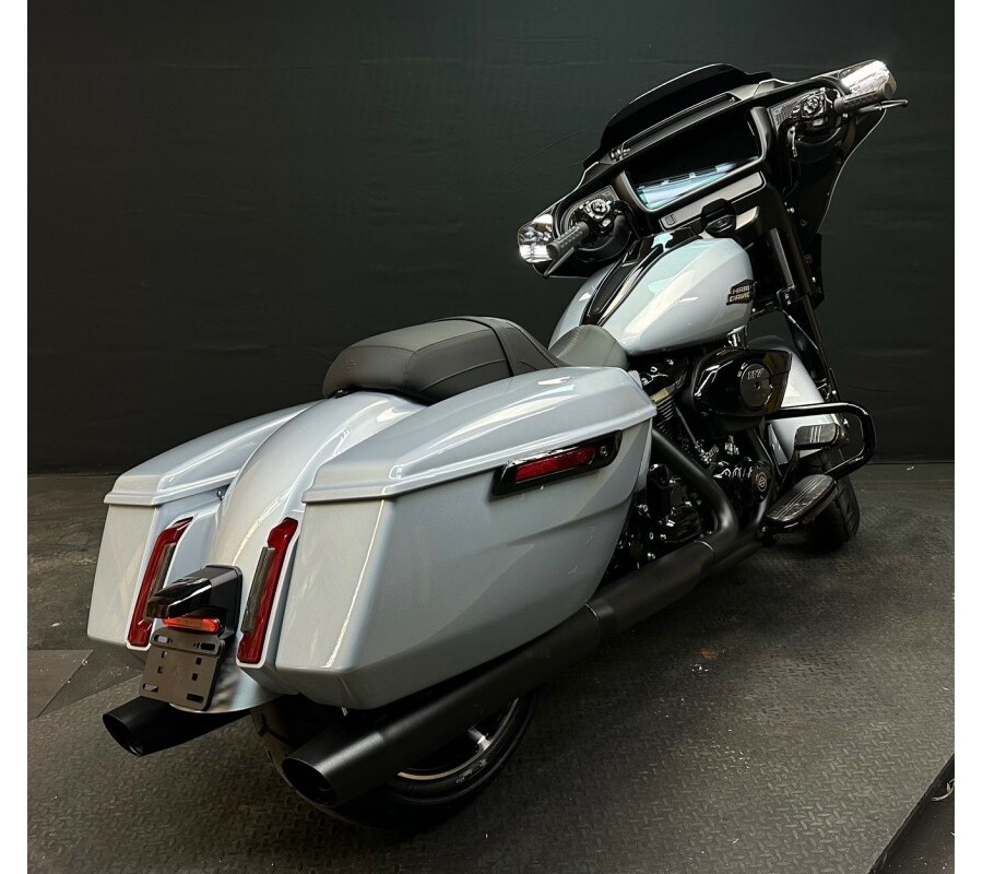 Harley-Davidson Street Glide® 2024 FLHX ATLAS SLV MTLIC