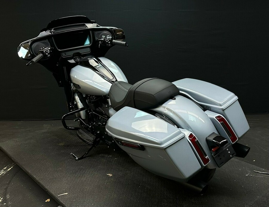 Harley-Davidson Street Glide® 2024 FLHX ATLAS SLV MTLIC