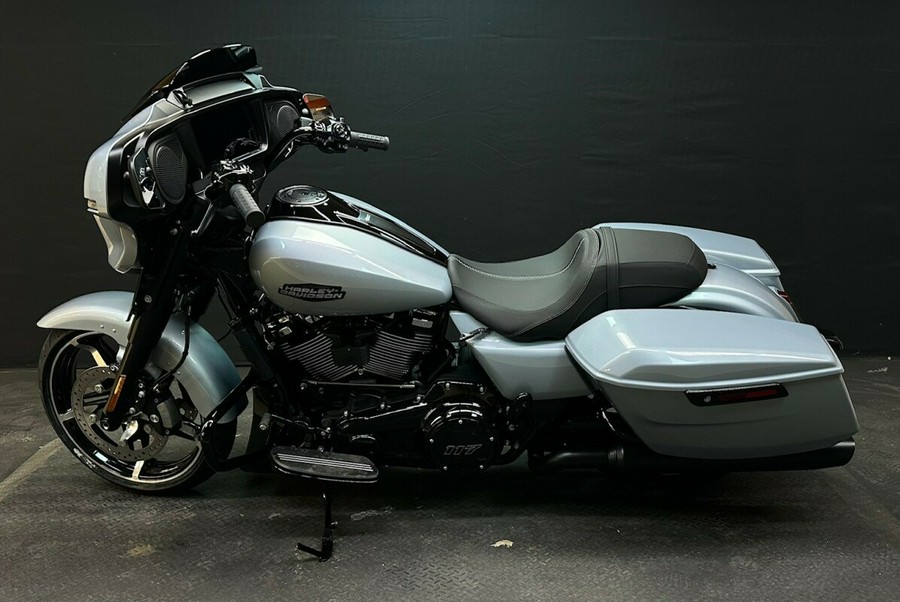 Harley-Davidson Street Glide® 2024 FLHX ATLAS SLV MTLIC