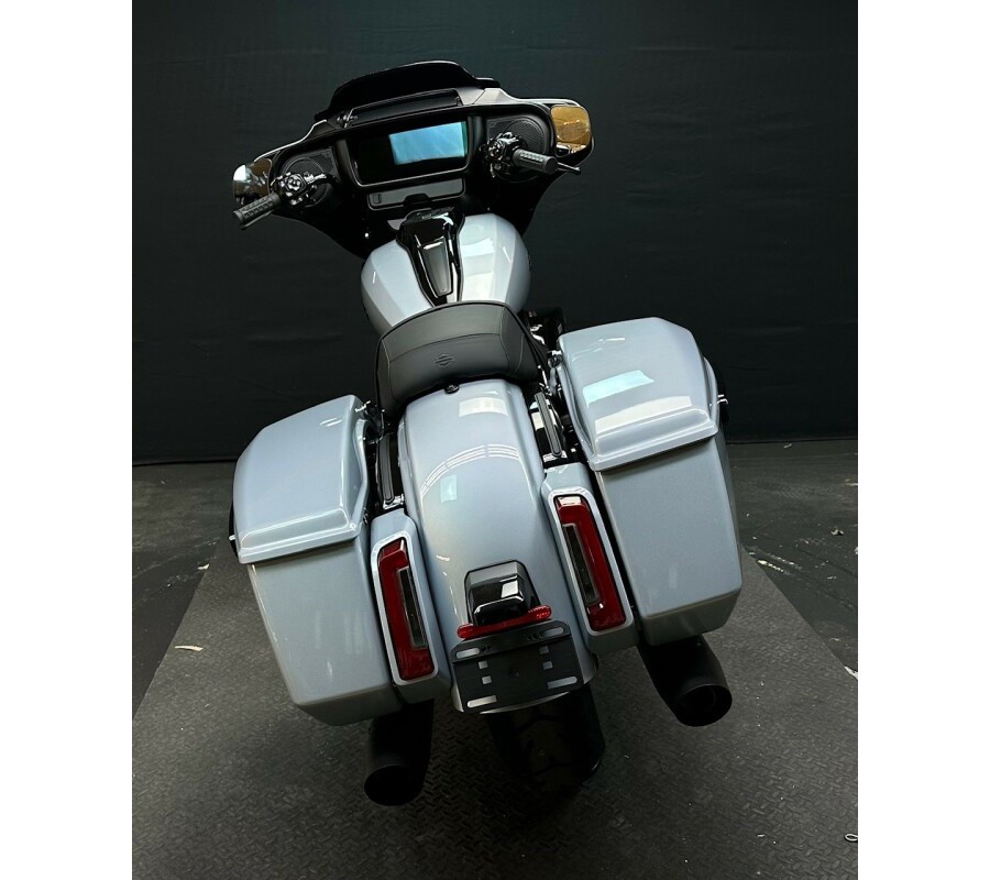 Harley-Davidson Street Glide® 2024 FLHX ATLAS SLV MTLIC