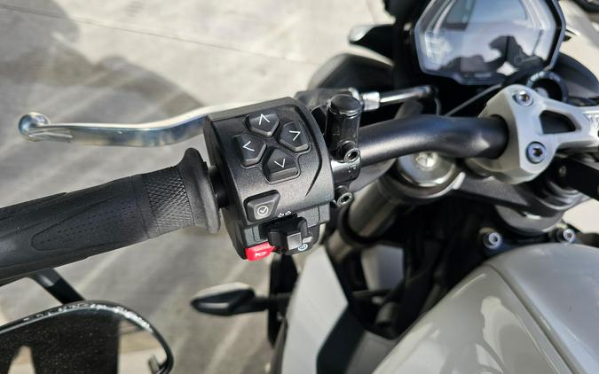 2025 Triumph Street Triple 765 R
