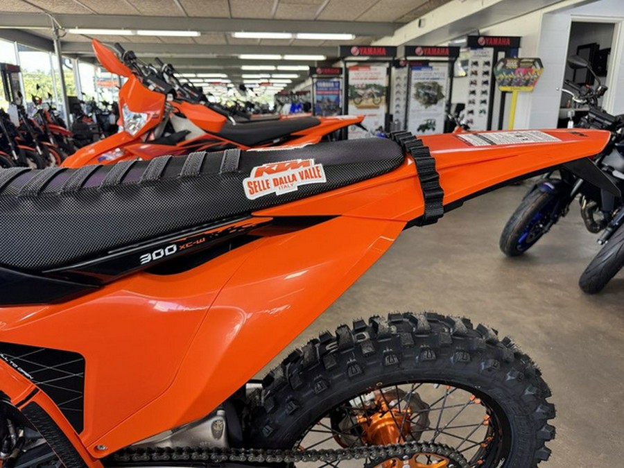2027 KTM XC 300 W Hardenduro