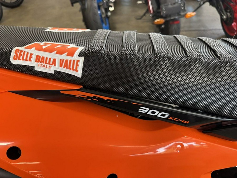 2027 KTM XC 300 W Hardenduro