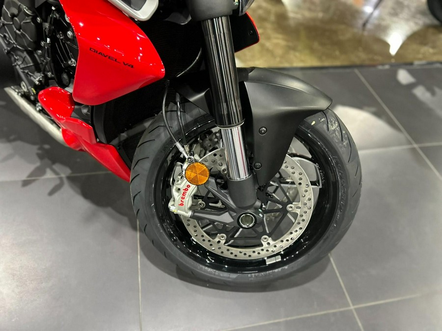 2025 Ducati DIAVEL V4