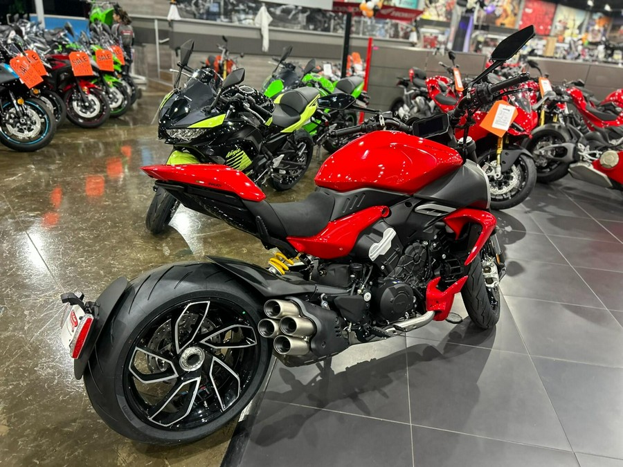 2025 Ducati DIAVEL V4