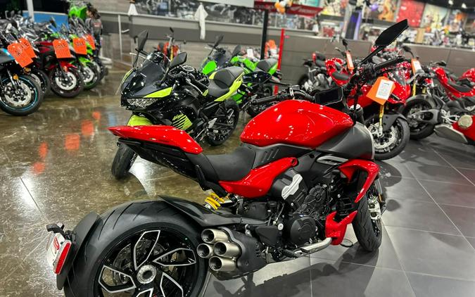 2025 Ducati DIAVEL V4