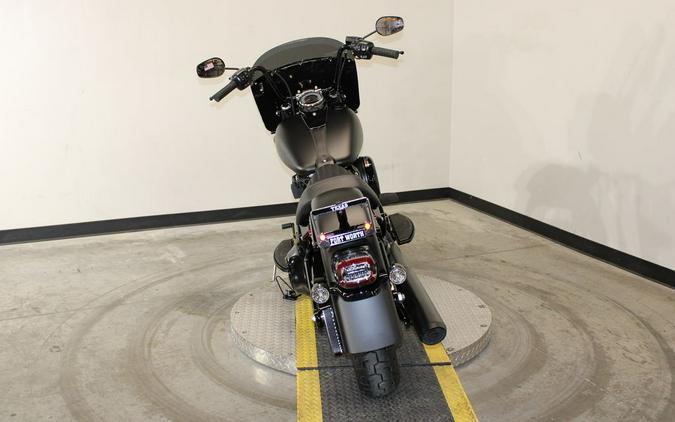2026 Harley-Davidson® FLHD - Deadwood™