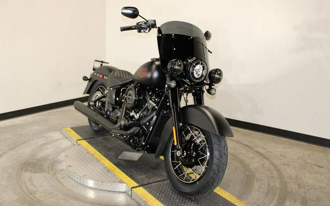 2026 Harley-Davidson® FLHD - Deadwood™