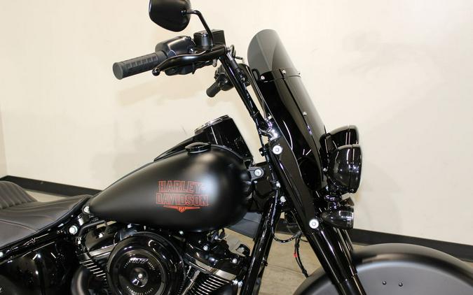 2026 Harley-Davidson® FLHD - Deadwood™
