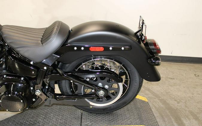 2026 Harley-Davidson® FLHD - Deadwood™
