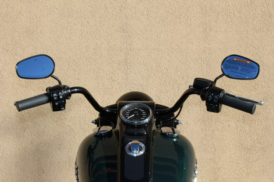 Harley-Davidson® Freewheeler® 2024 ALPINE GRN/BLK W/ PINSTRIPE