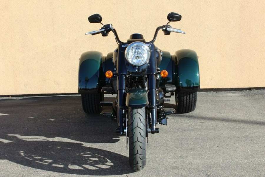 Harley-Davidson® Freewheeler® 2024 ALPINE GRN/BLK W/ PINSTRIPE