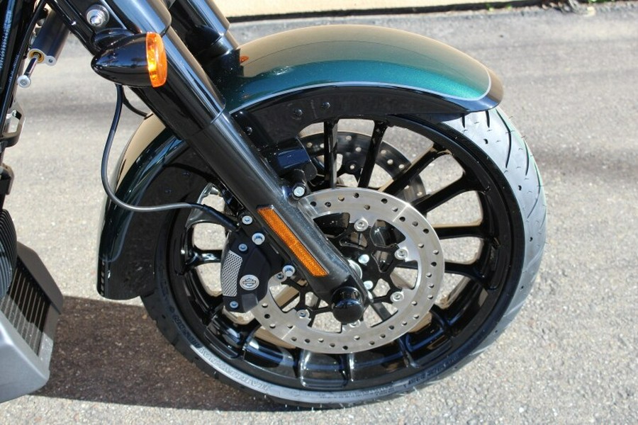 Harley-Davidson® Freewheeler® 2024 ALPINE GRN/BLK W/ PINSTRIPE