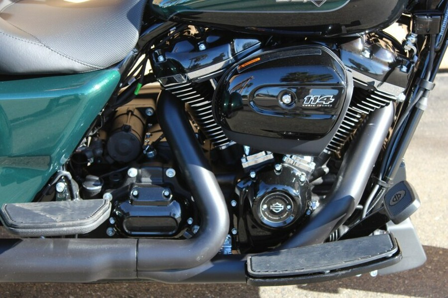 Harley-Davidson® Freewheeler® 2024 ALPINE GRN/BLK W/ PINSTRIPE