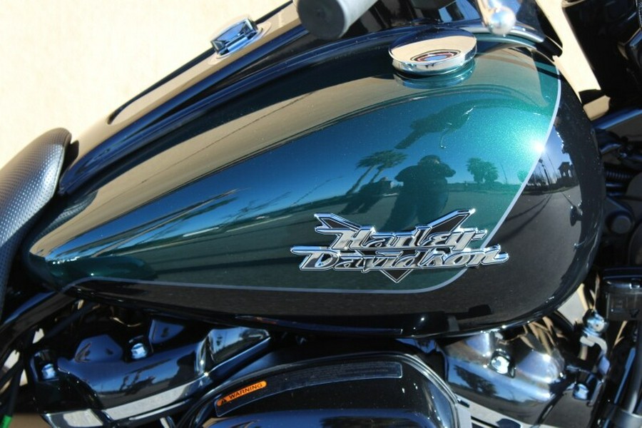 Harley-Davidson® Freewheeler® 2024 ALPINE GRN/BLK W/ PINSTRIPE