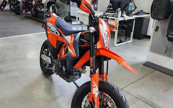 2024 KTM 690SMC