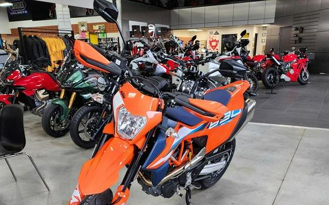 2024 KTM 690SMC