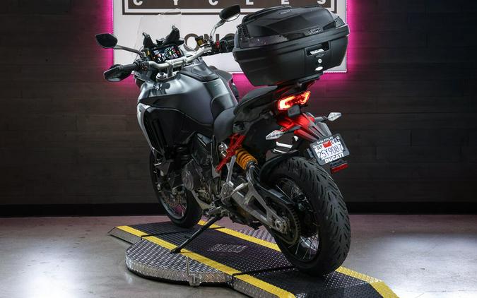 2022 Ducati Multistrada V4 S Travel & Radar