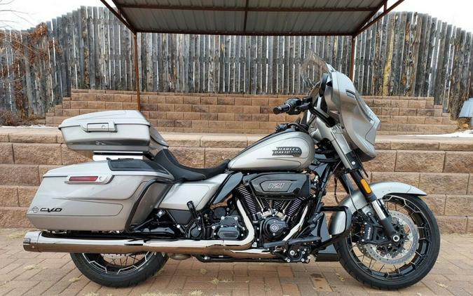 2023 Harley-Davidson CVO™ Street Glide Dark Platinum w/Pinstripe