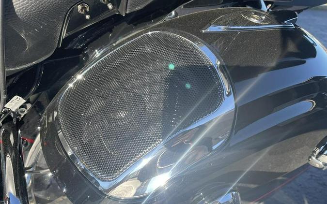 2020 Indian Motorcycle® Roadmaster® Elite Thunder Black Vivid Crystal Over Gunmetal Flake