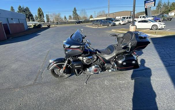 2020 Indian Motorcycle® Roadmaster® Elite Thunder Black Vivid Crystal Over Gunmetal Flake
