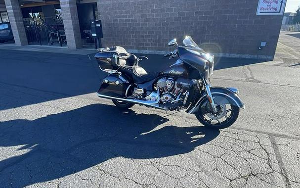 2020 Indian Motorcycle® Roadmaster® Elite Thunder Black Vivid Crystal Over Gunmetal Flake